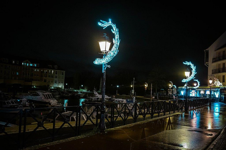 Illuminations de Noël le 7 décembre, à Cergy Port - voir en plus grand : (fenêtre modale)