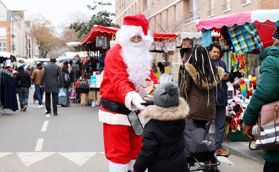 Animation Père Noël sur le marché AMH, 10 décembre - voir en plus grand : (fenêtre modale)
