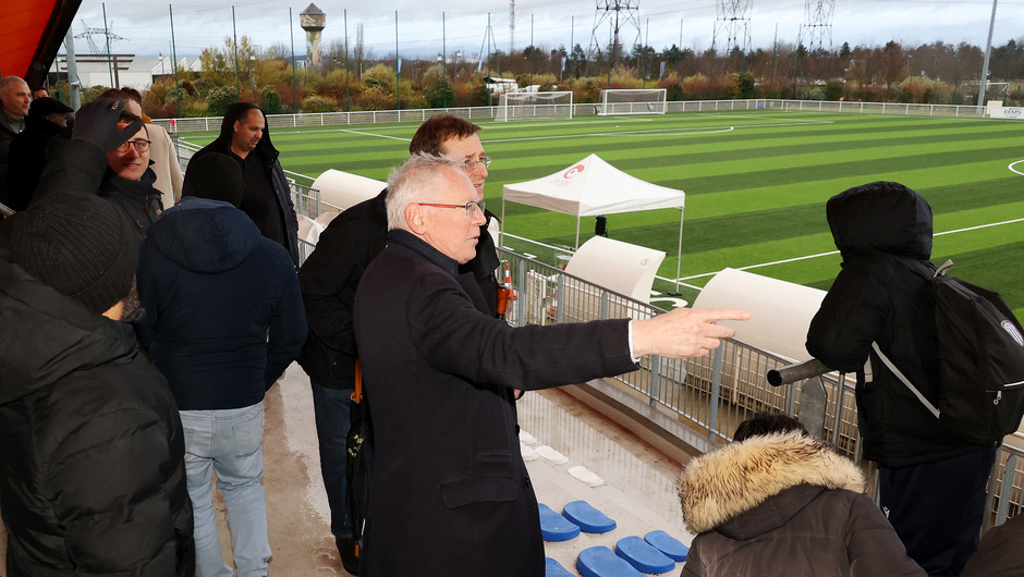 Inauguration du nouveau terrain de football du stade Salif-Keita - voir en plus grand : (fenêtre modale)
