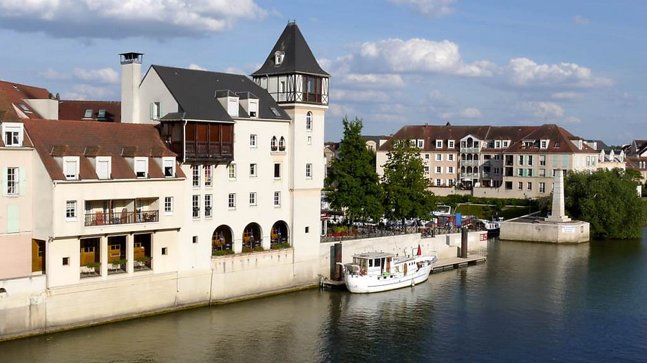 Création de Port Cergy en 1990 - voir en plus grand : (fenêtre modale)