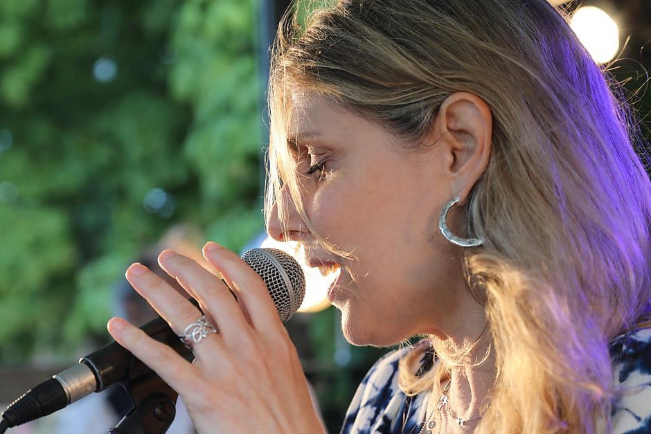 Spectacle de danse et musique jazz au parc Anne et Gérard Philipe, le 10 juillet - voir en plus grand : (fenêtre modale)