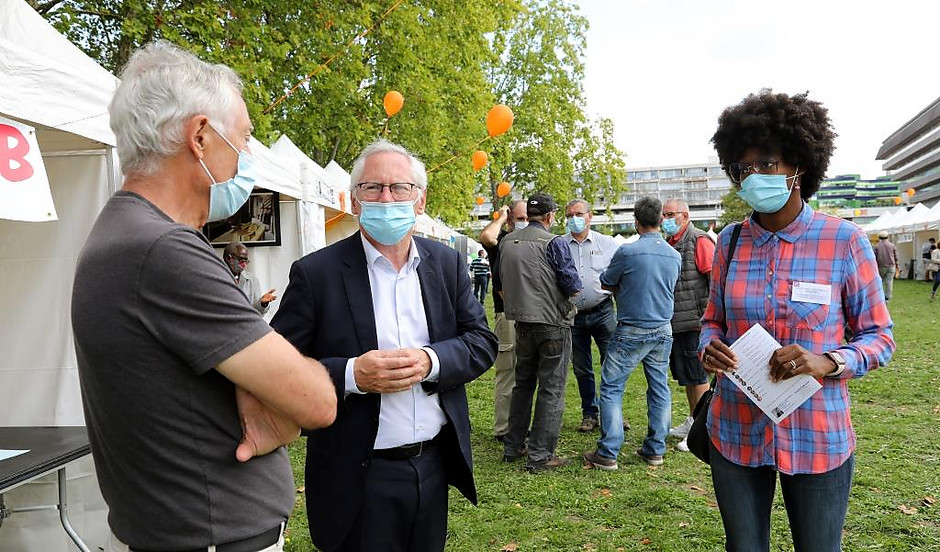 Journée des association au parc François Mitterrand avec le maire Jean-Paul Jeandon, septembre - voir en plus grand : (fenêtre modale)