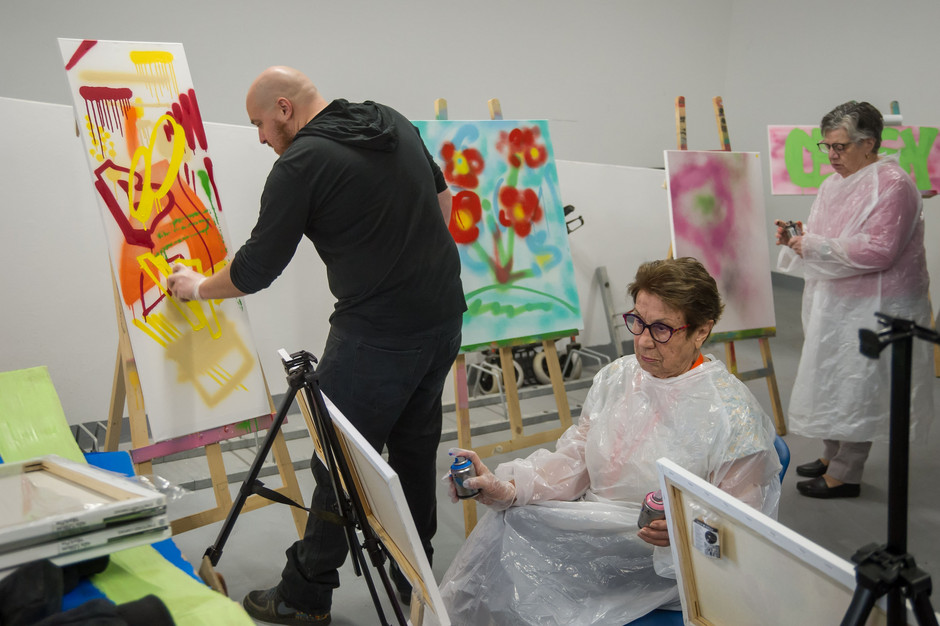 Atelier d'initiation au graffiti pour les seniors à la résidence Domitys, 17 novembre - voir en plus grand : (fenêtre modale)