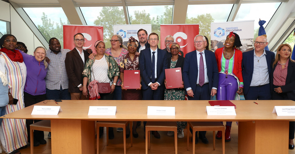 Signature du projet TZCLD à Cergy - voir en plus grand : (fenêtre modale)