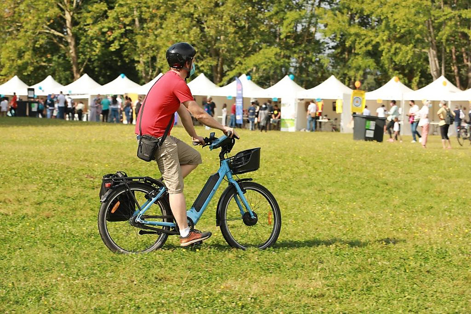 Journée des associations dans le parc François Mitterrand (Grand Centre), 4 septembre - voir en plus grand : (fenêtre modale)