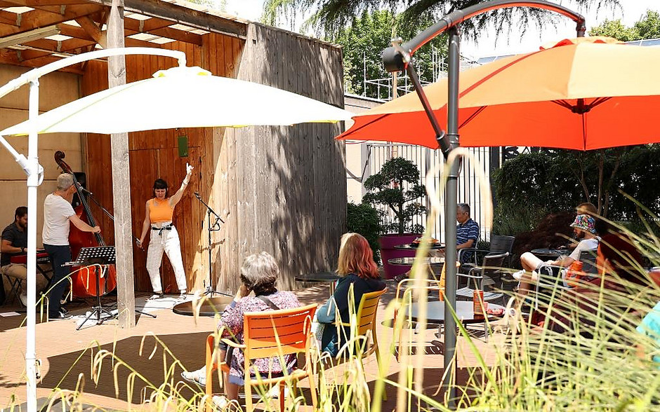 Terrasses Musicales- prestation du Groupe Houn le 21 juin 2022 à la médiathèque de l'Horloge - voir en plus grand : (fenêtre modale)