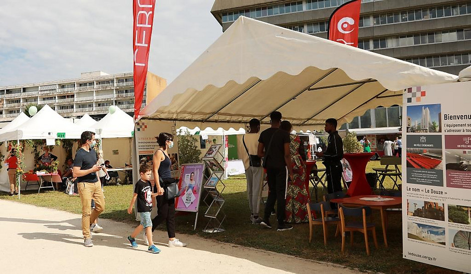 Journée des associations dans le parc François Mitterrand (Grand Centre), 4 septembre - voir en plus grand : (fenêtre modale)