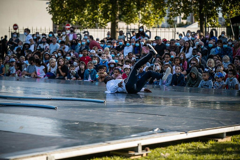 Cergy Soit ! Rendez-vous #3, Compagnie Clouds au square de la Vénus des loups, 11 septembre - voir en plus grand : (fenêtre modale)