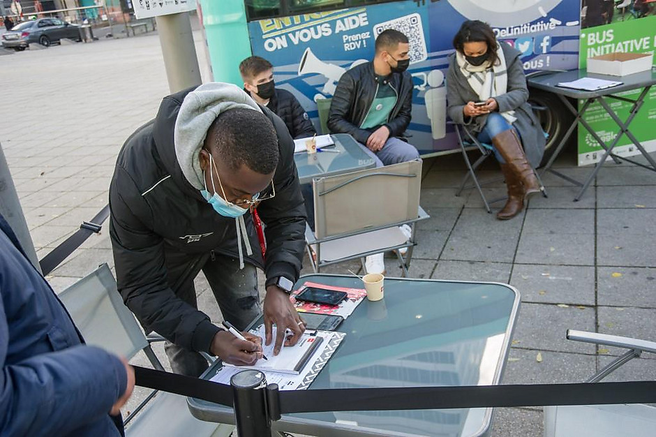 Passage du Bus initiative emploi le 22 novembre, à Cergy Préfecture - voir en plus grand : (fenêtre modale)