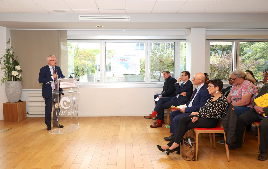 Signature du projet TZCLD à Cergy - voir en plus grand : (fenêtre modale)