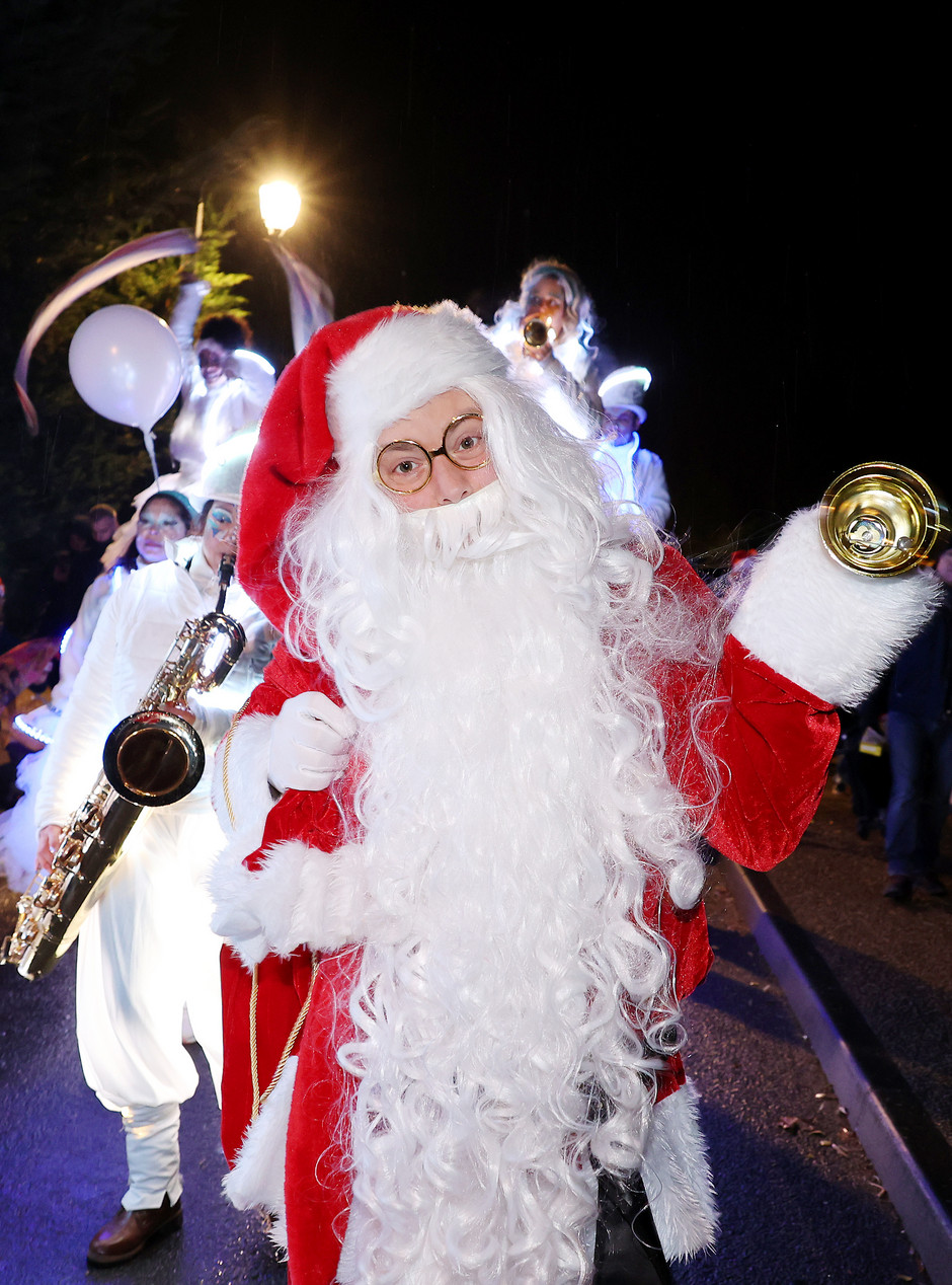 Faites des lumières : parade lumineuse, spectacle de feu et atelier de Noël au Village, 18 décembre - voir en plus grand : (fenêtre modale)