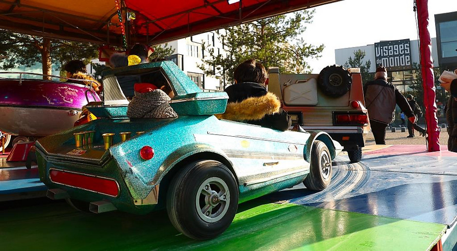 Manège "Arlequin" le 12 mars à la place du nautilus - voir en plus grand : (fenêtre modale)