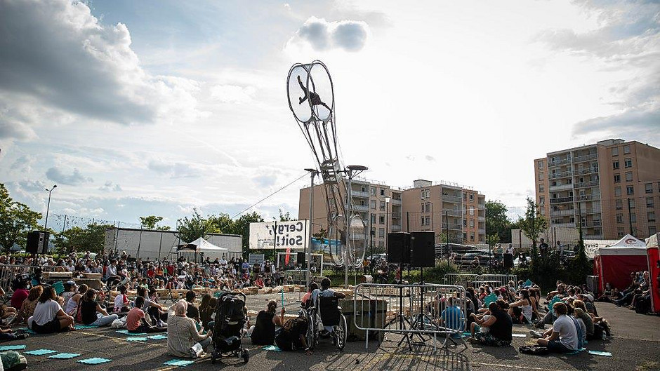 Cergy Soit ! Rendez-vous #4, La meute sur le plateau sportif de la Justice, 18 septembre - voir en plus grand : (fenêtre modale)