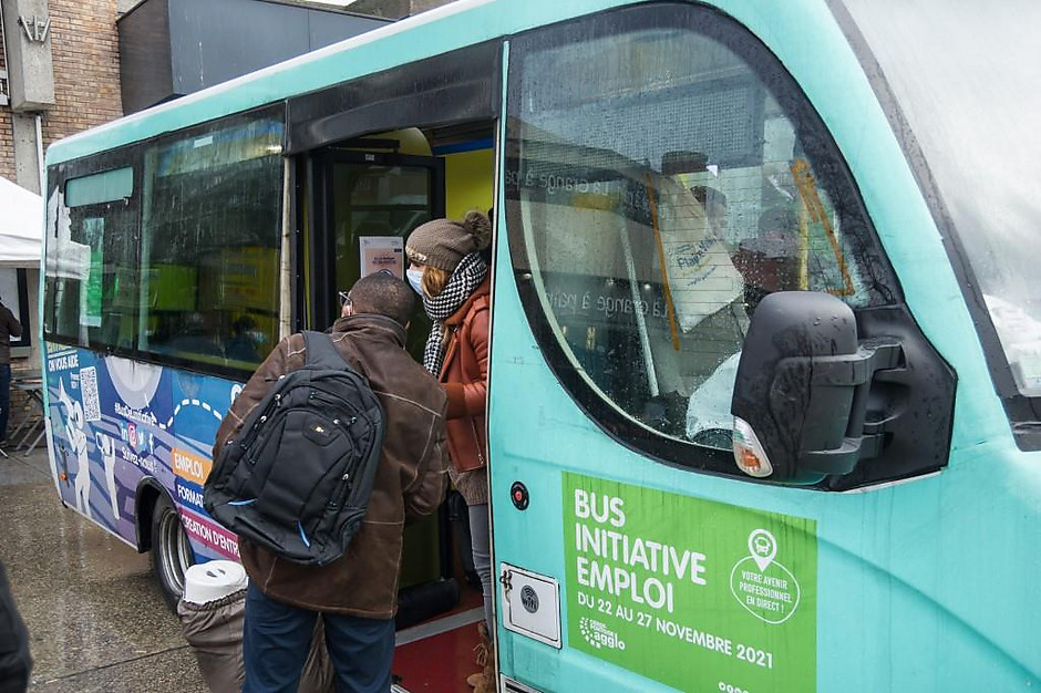 Passage du Bus initiative emploi le 27 novembre, à Cergy St Christophe - voir en plus grand : (fenêtre modale)