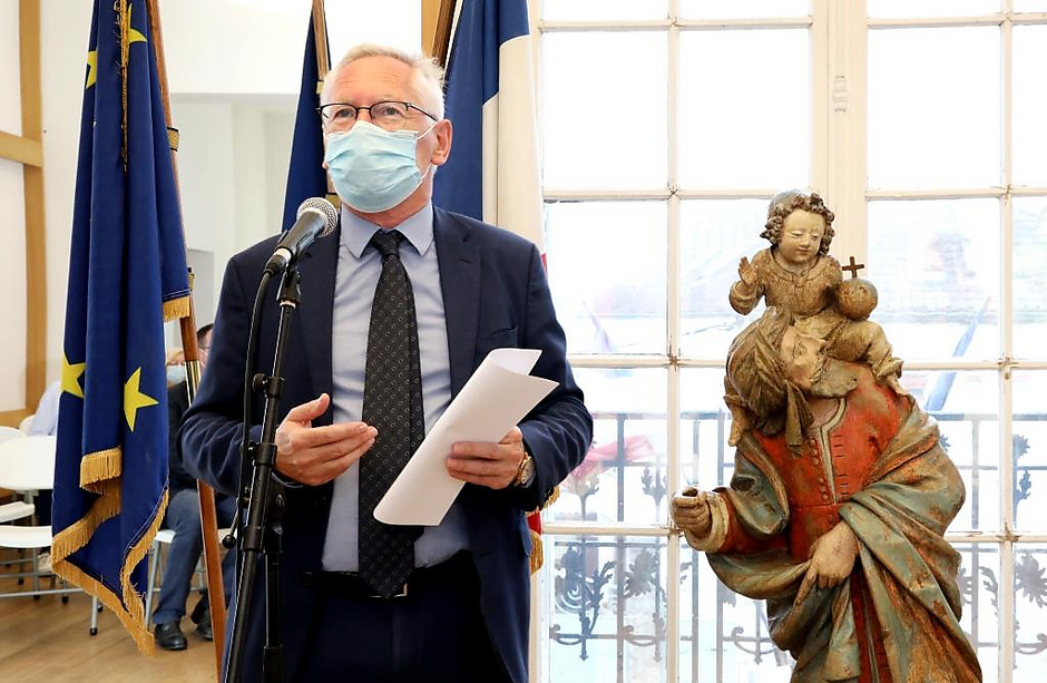 Journées européennes du patrimoine, inauguration de la statue saint Christophe à la mairie du Village avec le maire Jean-Paul Jeandon - voir en plus grand : (fenêtre modale)