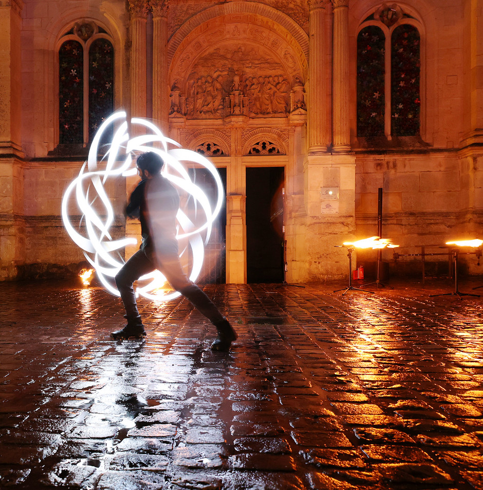 Faites des lumières : parade lumineuse, spectacle de feu et atelier de Noël au Village, 18 décembre - voir en plus grand : (fenêtre modale)