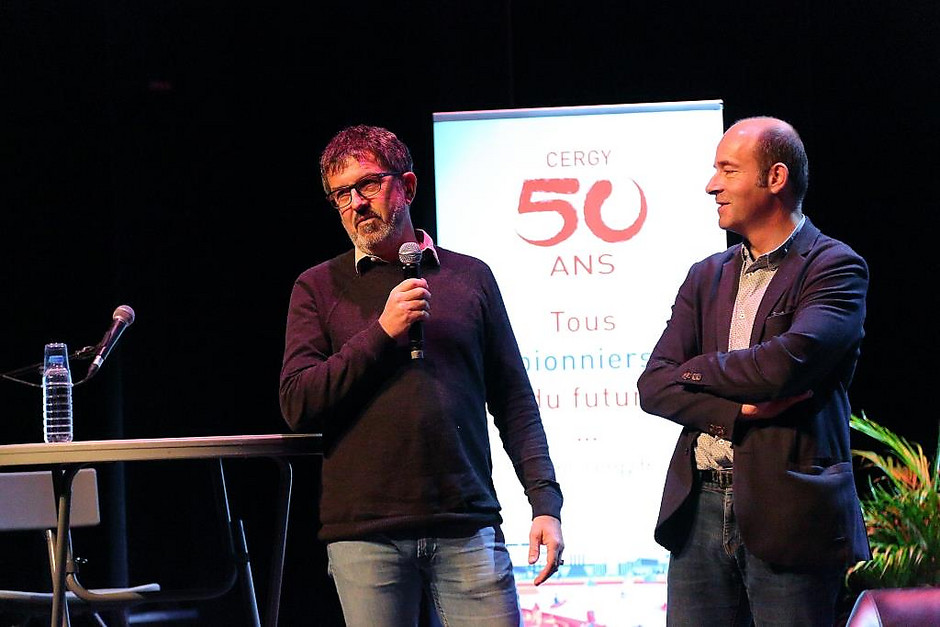 Présentation du livre "Cergy, tableaux actuels d'une ville nouvelle" - voir en plus grand : (fenêtre modale)