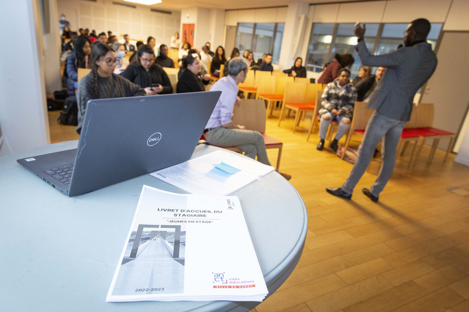 Cérémonie des stagiaires à l'hôtel de ville, 23 janvier - voir en plus grand : (fenêtre modale)