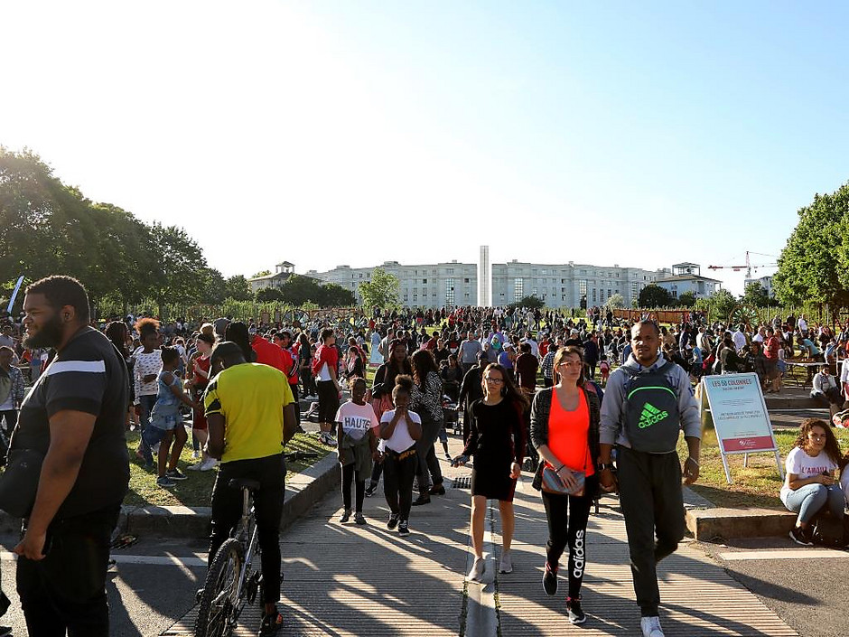 Animation sur l'Esplanade de Paris pour Cergy en fête. - voir en plus grand : (fenêtre modale)