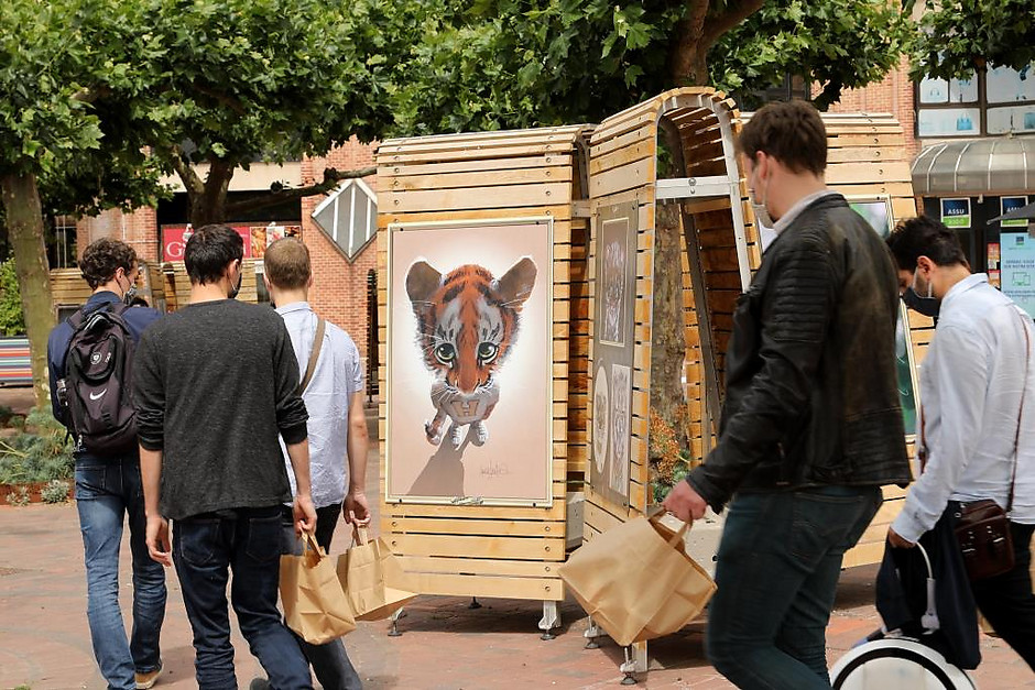 Exposition Urban Zoo sur la place Charles-de-Gaulle du Grand Centre en juillet - voir en plus grand : (fenêtre modale)