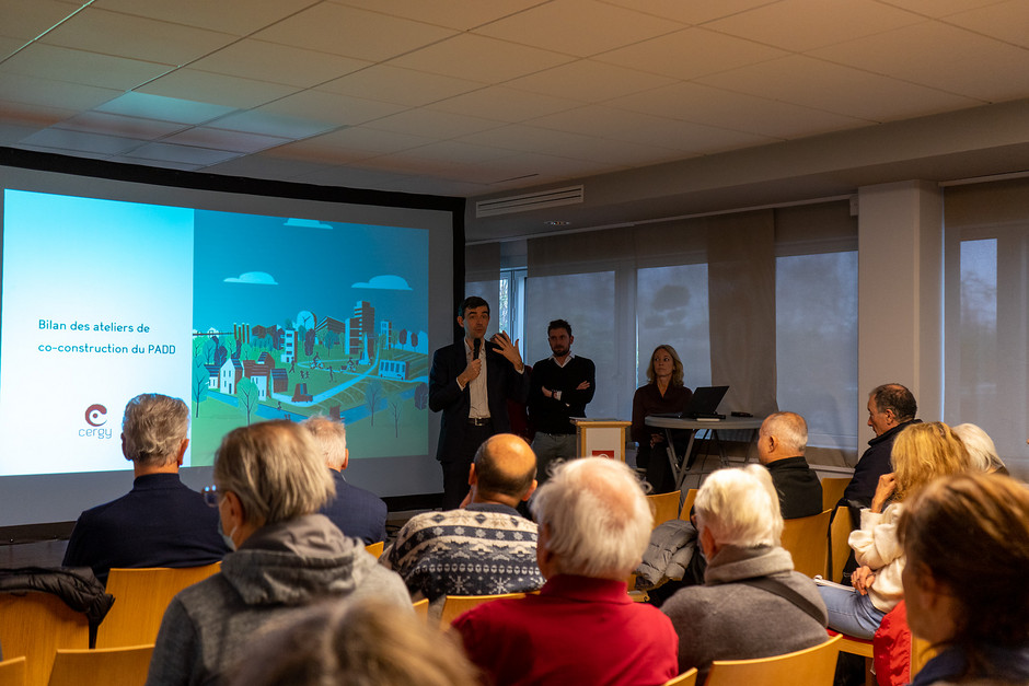 Réunion pour le Plan Local d'Urbanisme, 10 décembre - voir en plus grand : (fenêtre modale)