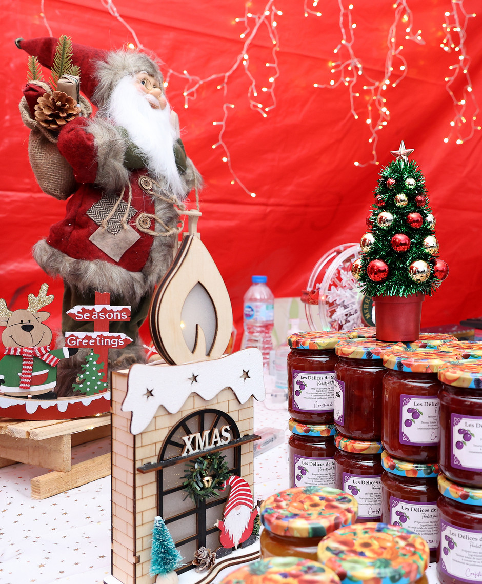 Place à la fête et au marché de Noël sur la place des Touleuses, 17 décembre - voir en plus grand : (fenêtre modale)