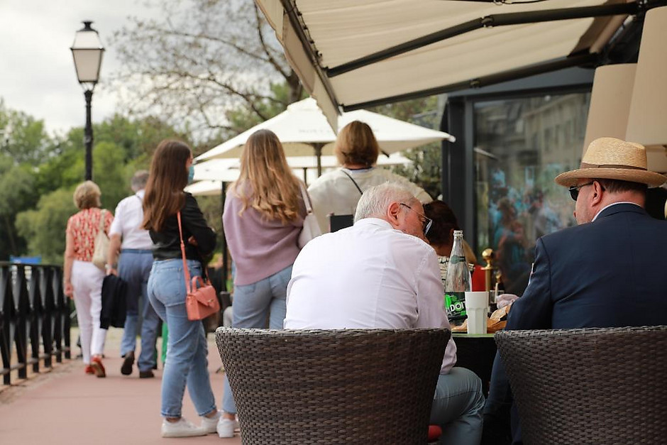 Voyagez au cœur de la ville, Port Cergy, juillet-août - voir en plus grand : (fenêtre modale)