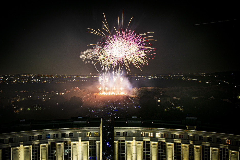 Feu d'artifice - voir en plus grand : (fenêtre modale)