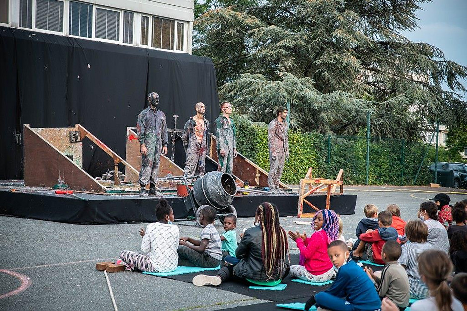 Cergy Soit ! Rendez-vous #5, Claudio Stellato dans la cour de l'école élémentaire des Plants, 26 septembre - voir en plus grand : (fenêtre modale)