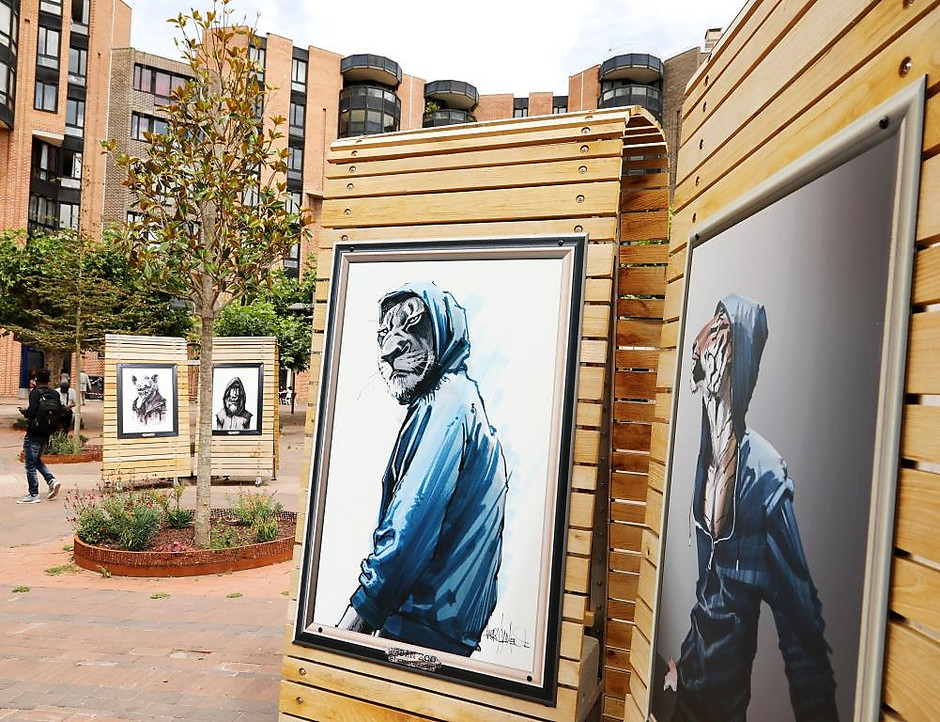 Exposition Urban Zoo sur la place Charles-de-Gaulle du Grand Centre en juillet - voir en plus grand : (fenêtre modale)