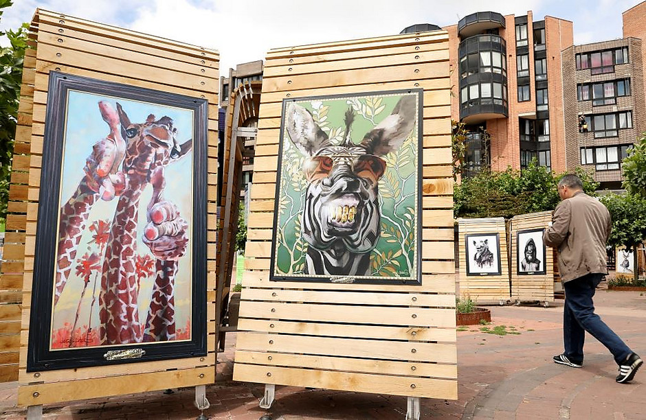 Exposition Urban Zoo sur la place Charles-de-Gaulle du Grand Centre en juillet - voir en plus grand : (fenêtre modale)