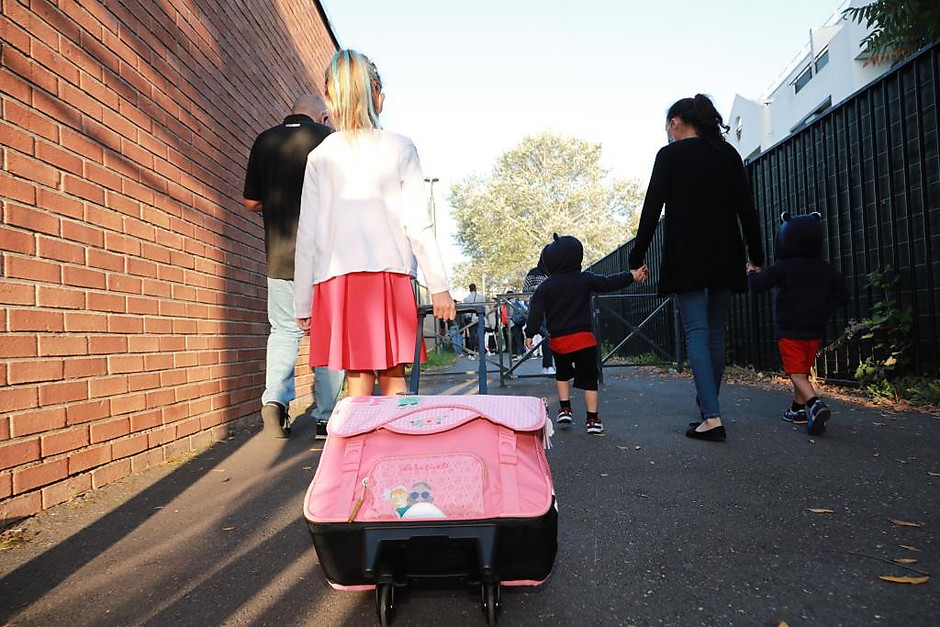 Rentrée scolaire à la Belle épine (Horloge), 2 septembre - voir en plus grand : (fenêtre modale)