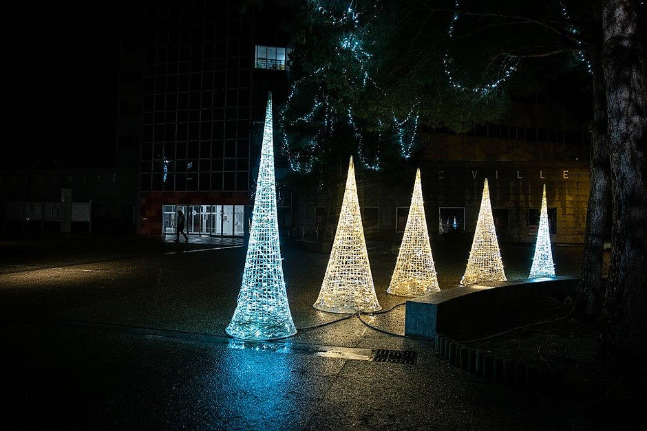 Illuminations de Noël le 7 décembre, à l'Hôtel de Ville - voir en plus grand : (fenêtre modale)
