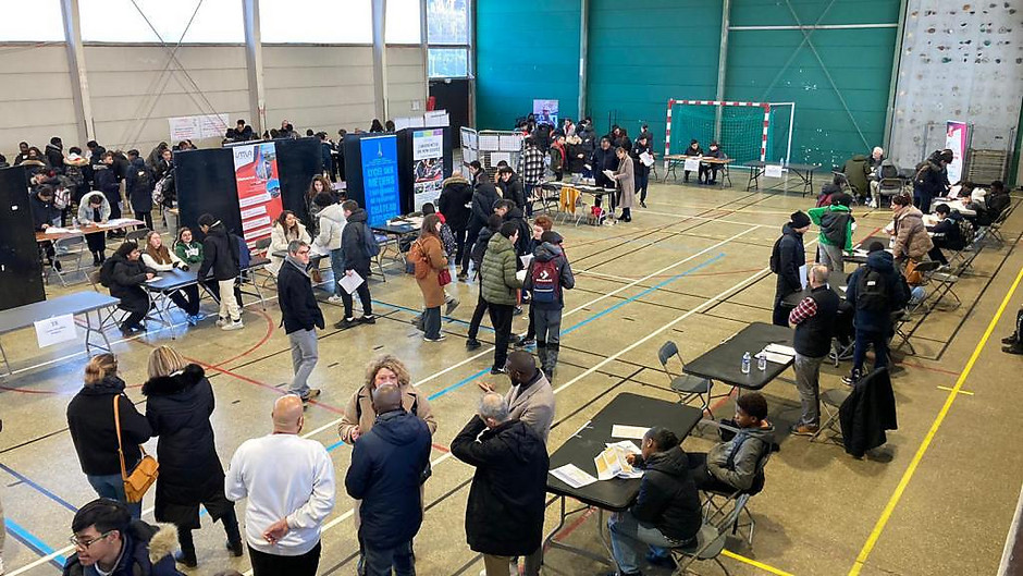 Forum des métiers et des formations inter-collèges, le 7 et le 9 février, gymnase des Chênes - voir en plus grand : (fenêtre modale)
