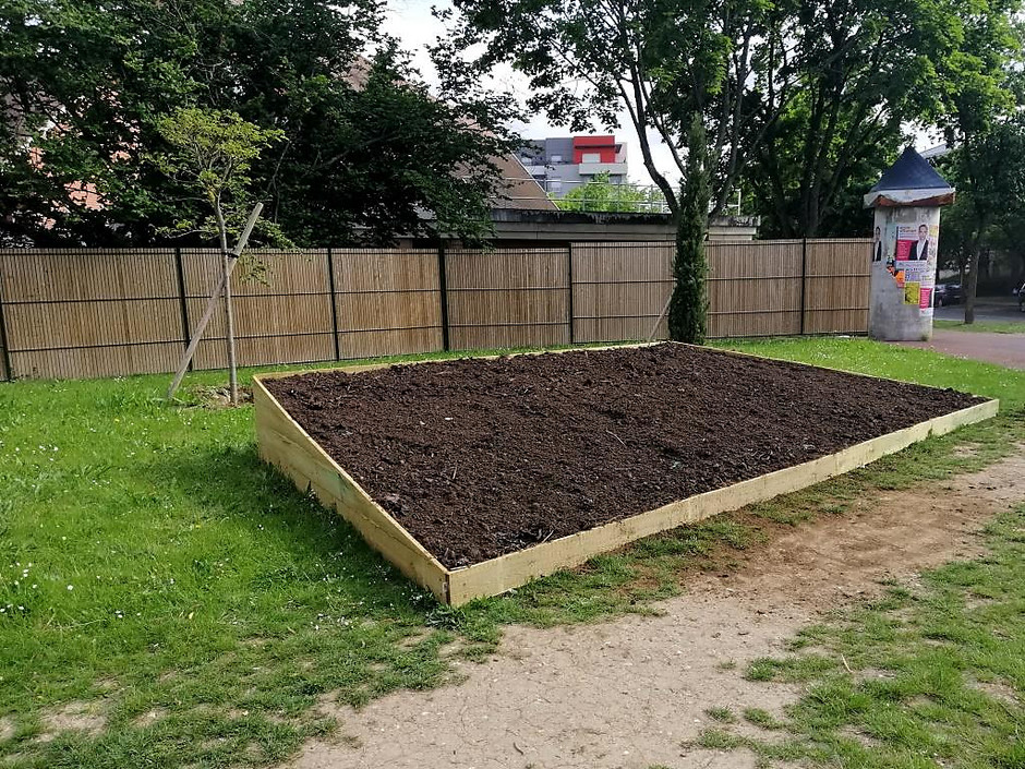 Jardinière située Avenue des Gémeaux. - voir en plus grand : (fenêtre modale)