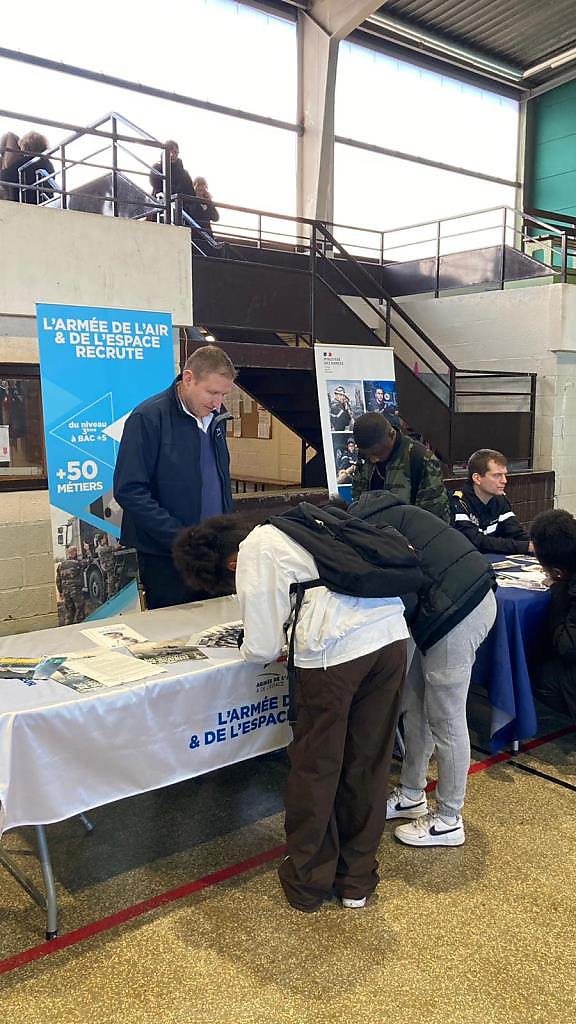 Forum des métiers et des formations inter-collèges, le 7 et le 9 février, gymnase des Chênes - voir en plus grand : (fenêtre modale)
