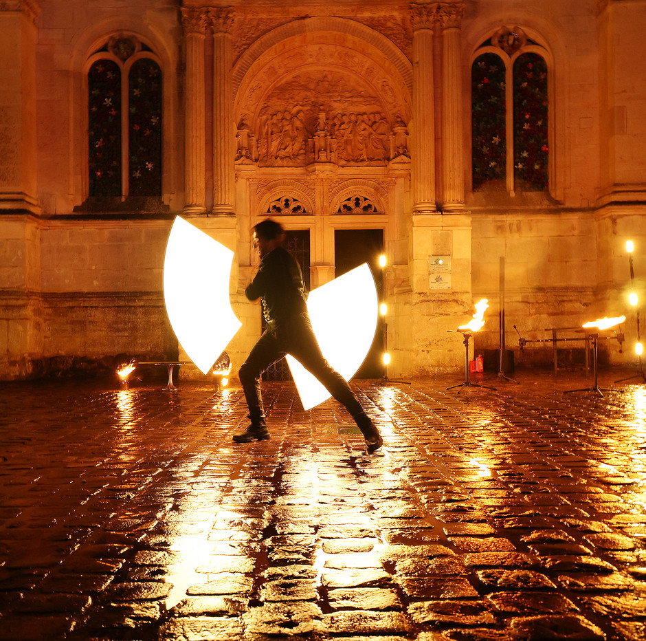 Faites des lumières : parade lumineuse, spectacle de feu et atelier de Noël au Village, 18 décembre - voir en plus grand : (fenêtre modale)