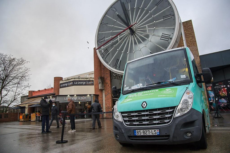 Passage du Bus initiative emploi le 27 novembre, à Cergy St Christophe - voir en plus grand : (fenêtre modale)