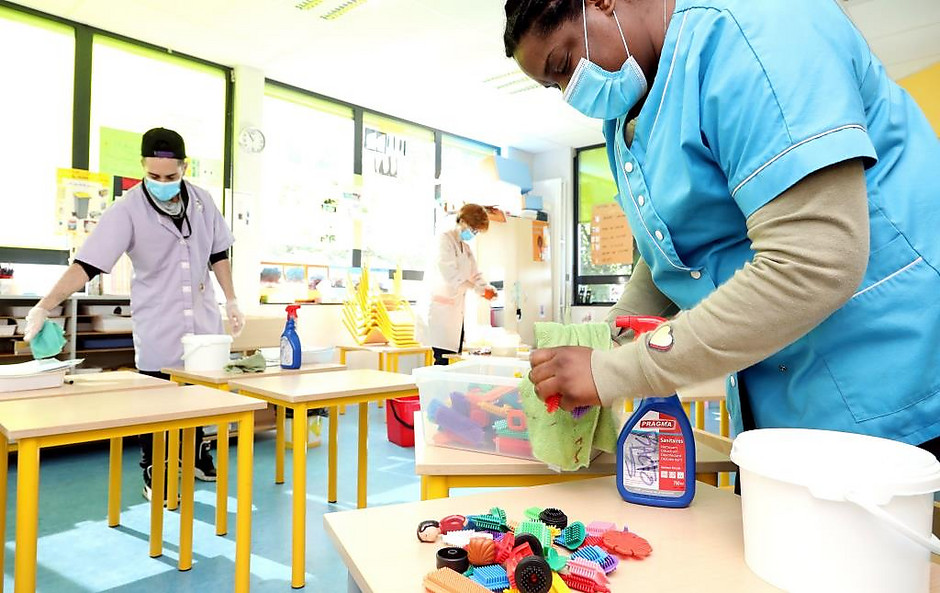 Nettoyage salle de classe école des Chênes - voir en plus grand : (fenêtre modale)