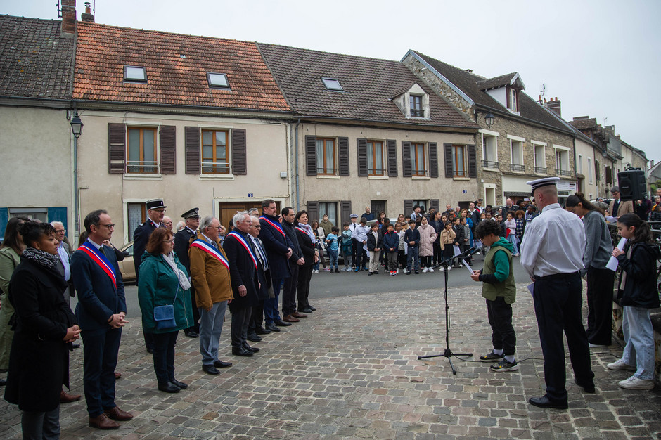 Cérémonie patriotique victoire 45 - voir en plus grand : (fenêtre modale)