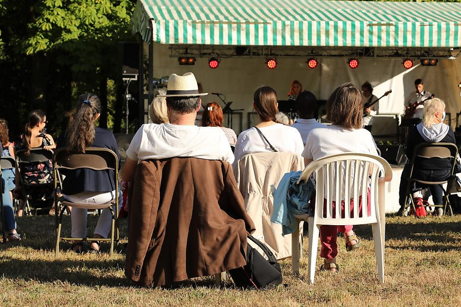 Spectacle de danse et musique jazz au parc Anne et Gérard Philipe, le 10 juillet - voir en plus grand : (fenêtre modale)