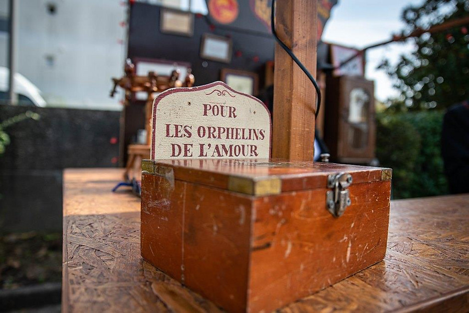 Cergy Soit ! Rendez-vous #5, Compagnie Hydragon dans la cour de l'ancienne école de la Lanterne, 25 septembre - voir en plus grand : (fenêtre modale)