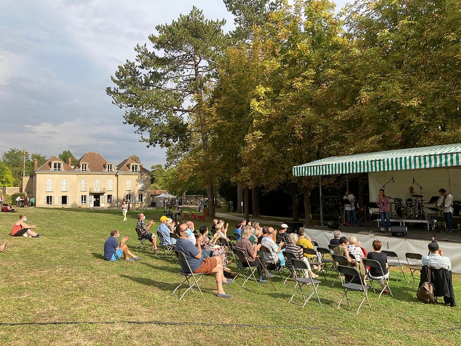 Journées européennes du patrimoine, spectacles et expositions dans le parc de la maison Anne et Gérard Philipe - voir en plus grand : (fenêtre modale)