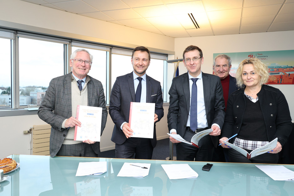 Signature du PEDT à l'hôtel de ville, 13 janvier - voir en plus grand : (fenêtre modale)