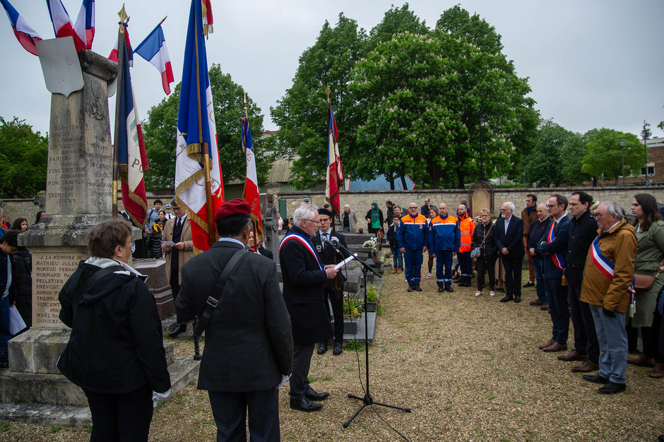 Cérémonie patriotique victoire 45 - voir en plus grand : (fenêtre modale)