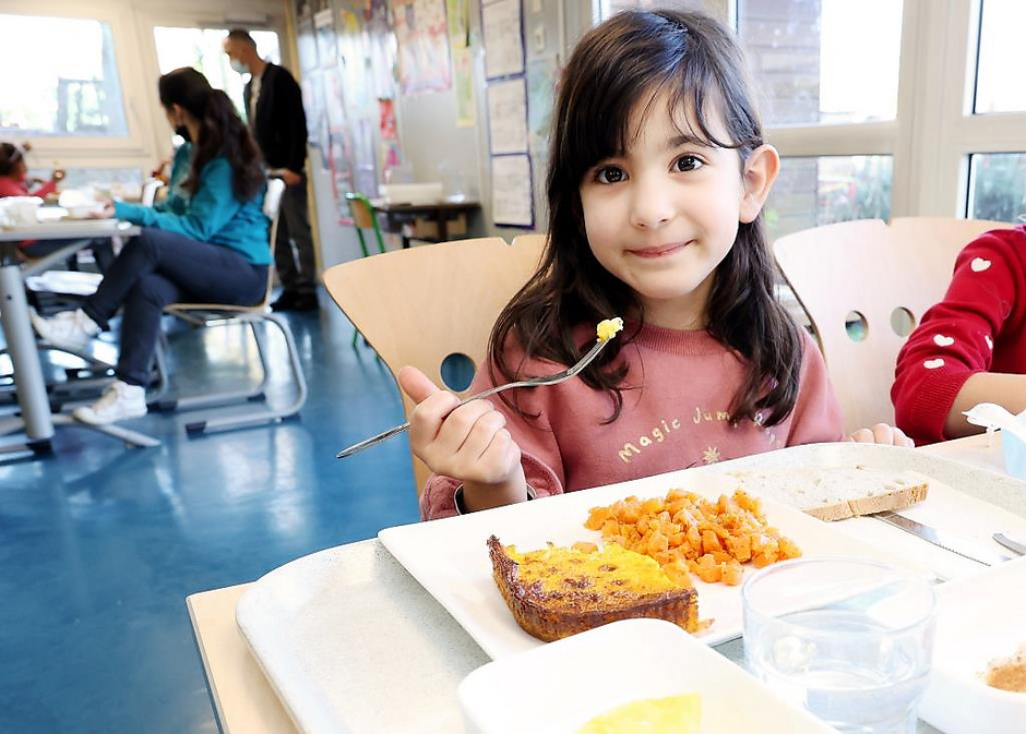 Restauration scolaire, du bio, du bon et du local, groupe scolaire du Ponceau le 11 février - voir en plus grand : (fenêtre modale)