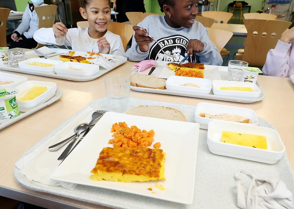 Restauration scolaire, du bio, du bon et du local, groupe scolaire du Ponceau le 11 février - voir en plus grand : (fenêtre modale)