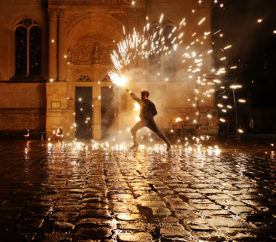 Faites des lumières : parade lumineuse, spectacle de feu et atelier de Noël au Village, 18 décembre - voir en plus grand : (fenêtre modale)