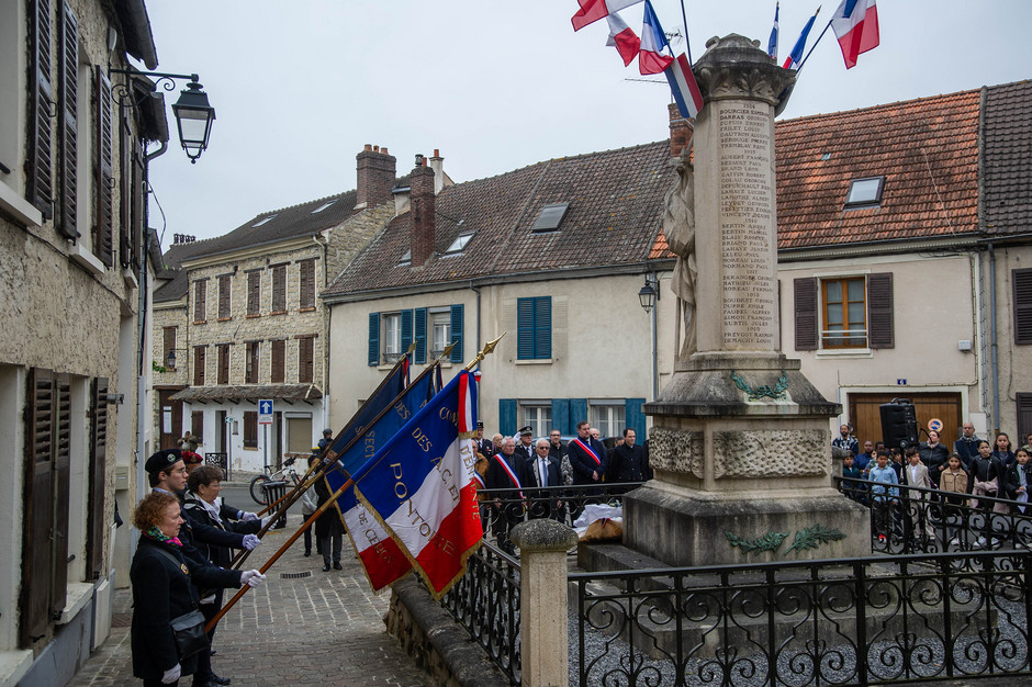 Cérémonie patriotique victoire 45 - voir en plus grand : (fenêtre modale)