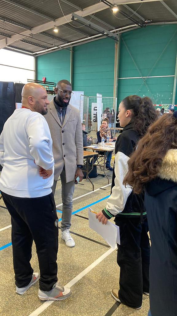 Forum des métiers et des formations inter-collèges, le 7 et le 9 février, gymnase des Chênes - voir en plus grand : (fenêtre modale)